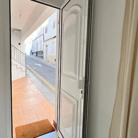 En Planta Baja Directo A La Calle Lägenhet